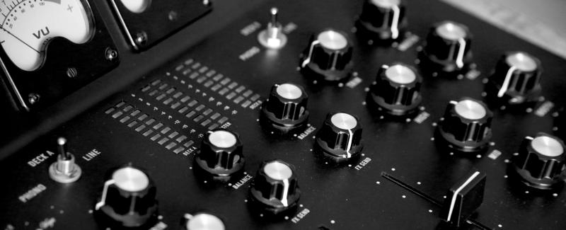 TENSA Vega: handcrafted analog vacuum tube DJ mixer
